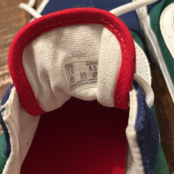 Vans - Picture 6 of 8